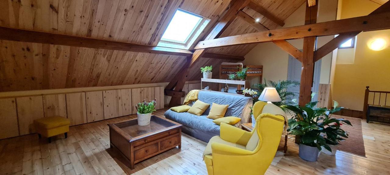 Loft Mansarde Du Train Jaune Avec Vue Sur Les Montagnes Saillagouse Zewnętrze zdjęcie