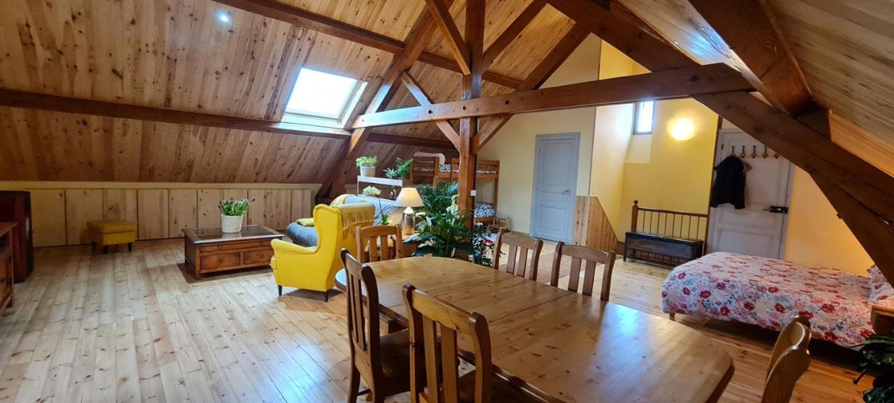 Loft Mansarde Du Train Jaune Avec Vue Sur Les Montagnes Saillagouse Zewnętrze zdjęcie