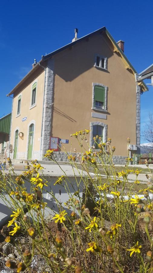 Loft Mansarde Du Train Jaune Avec Vue Sur Les Montagnes Saillagouse Zewnętrze zdjęcie